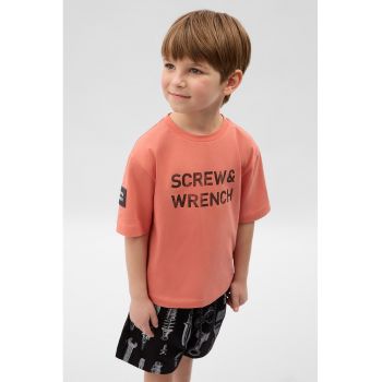 Tricou cu decolteu la baza gatului si imprimeu text
