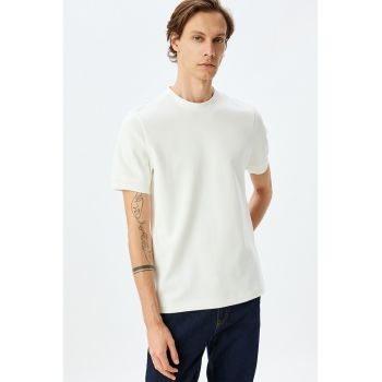 Tricou uni cu decolteu la baza gatului