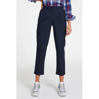 Pantaloni crop cu croiala slim-fit