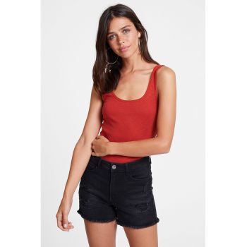 Top slim-fit cu decolteu rotund