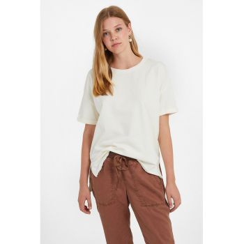 Tricou lejer cu terminatie asimetrica