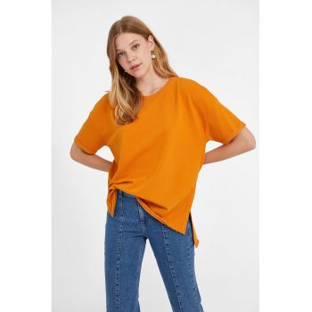 Tricou lejer cu terminatie asimetrica