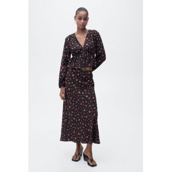 Bluza crop cu model floral si terminatie cu volane