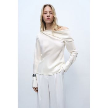 Bluza cu decolteu asimetric
