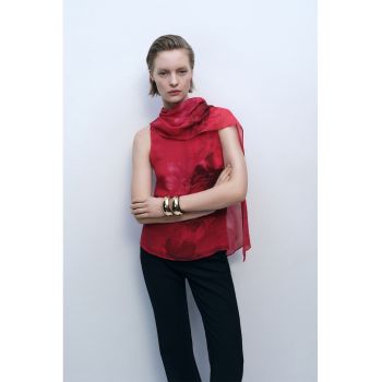 Bluza cu model floral si esarfa