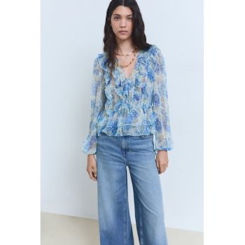 Bluza cu model floral si volane
