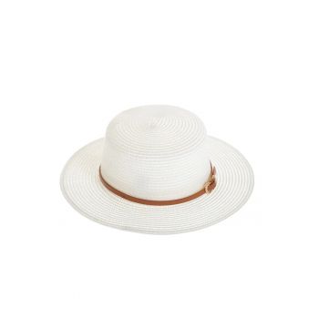 Palarie alba cu accesoriu tip curea