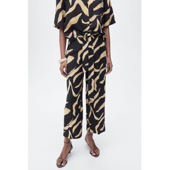 Pantaloni crop cu imprimeu
