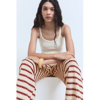 Pantaloni cu dungi si croiala ampla