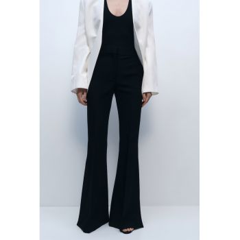 Pantaloni eleganti evazati cu slituri la terminatie