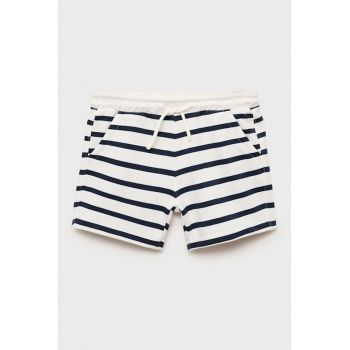 Pantaloni scurti tricotati fin cu dungi