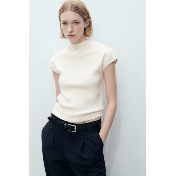 Pulover slim fit din tricot fin