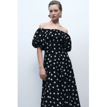 Rochie cu decolteu pe umeri si buline