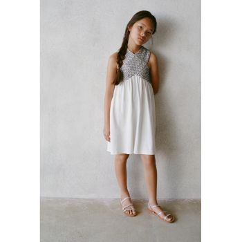 Rochie de bumbac cu broderie