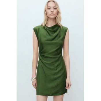 Rochie scurta cu decolteu barcuta