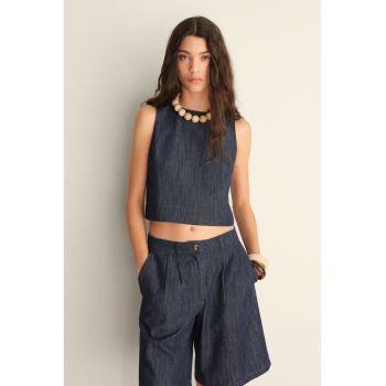 Top crop din denim cu decolteu la baza gatului