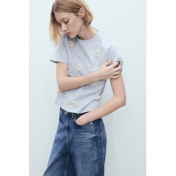 Tricou de bumbac cu aplicatii florale