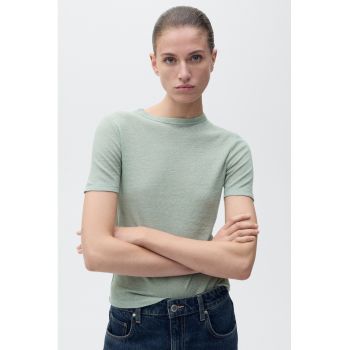 Tricou uni cu decolteu la baza gatului