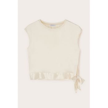 Bluza crop cu detaliu funda