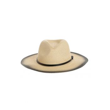 Palarie bej cu accesoriu curea neagra