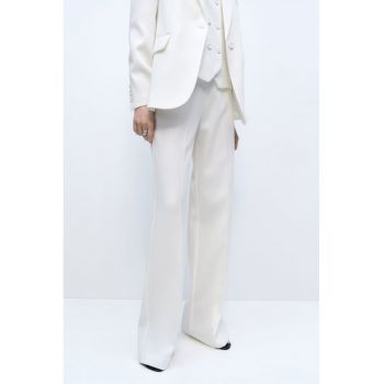 Pantaloni cu croiala ampla si model uni