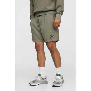 Pantaloni scurti cu detaliu logo