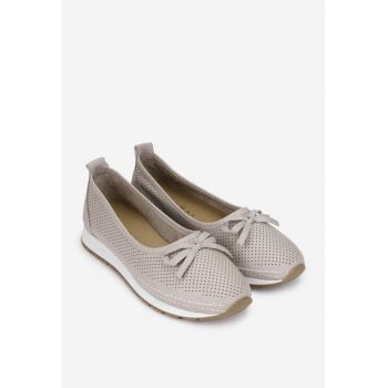 Pantofi dama taupe din piele cu perforatii fine