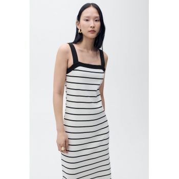 Rochie cu slit lateral si model in dungi
