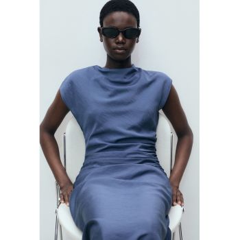 Rochie dreapta cu asepct drapat