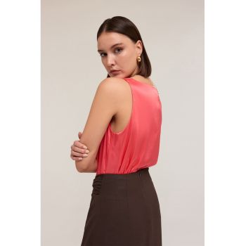 Top din satin cu decolteu in V