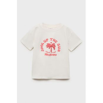 Tricou cu imprimeu frontal si decolteu la baza gatului
