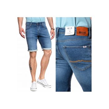 Pantaloni Scurti  Chicago Short - Croi: Slim Fit - Stil: Drept / Regulamentar - Inaltimea Taliei: Medie / Regulamentara - Inchidere: Nasturi - Albastru