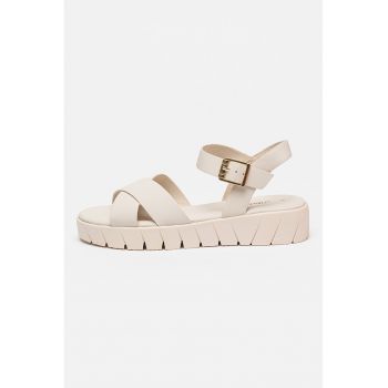Sandale wedge cu catarama