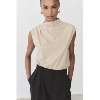 Tricou cu model drapat