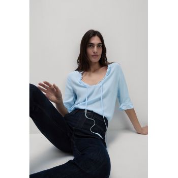 Bluza vaporoasa cu volane