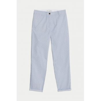 Pantaloni slim fit cu model in dungi