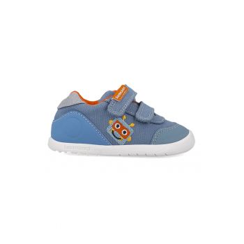 Pantofi sport cu inchidere velcro si detaliu brodat