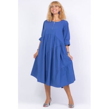 Rochie albastra oversize,  cu maneca scurta, cu trei volane asimetrice, din poplin satinat