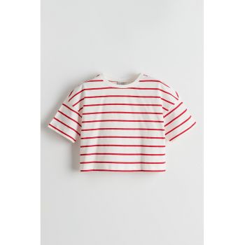 Tricou cu decolteu la baza gatului si model in dungi