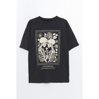 Tricou lejer cu model grafic