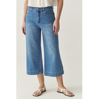 Blugi crop cu croiala ampla