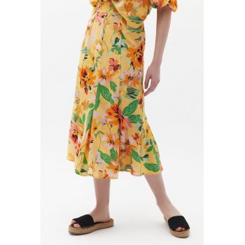 Fusta cu model floral si croiala pe bie