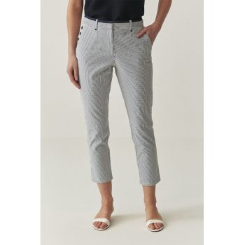 Pantaloni chino crop cu model in dungi