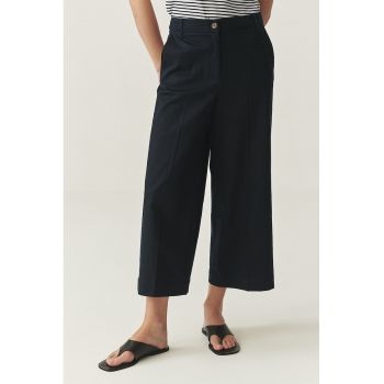 Pantaloni crop cu croiala dreapta