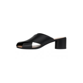 Papuci de piele