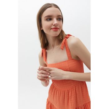 Rochie evazata cu decolteu patrat si aspect texturat