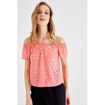 Tricou cu buline si decupaj pe umeri