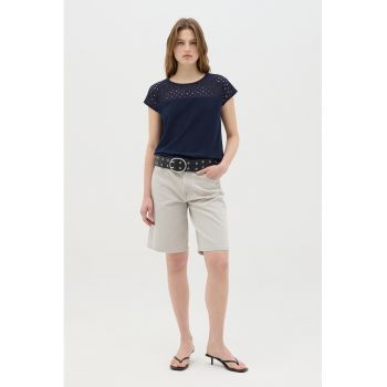 Tricou cu decolteu rotund si decupaje
