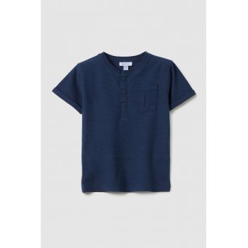 Tricou cu fenta cu nasturi si buzunar pe piept