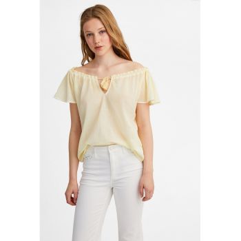 Tricou din bumbac cu decolteu pe umeri